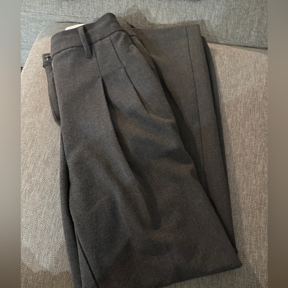 Aritzia Gray Women's Pants - Picture 2 of 6